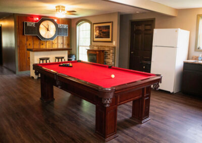 Mens's Quarters Pool Table and Bar